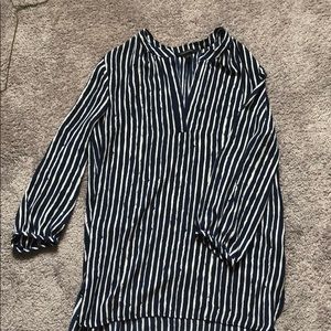 🤍 Banana Republic long sleeve striped blouse